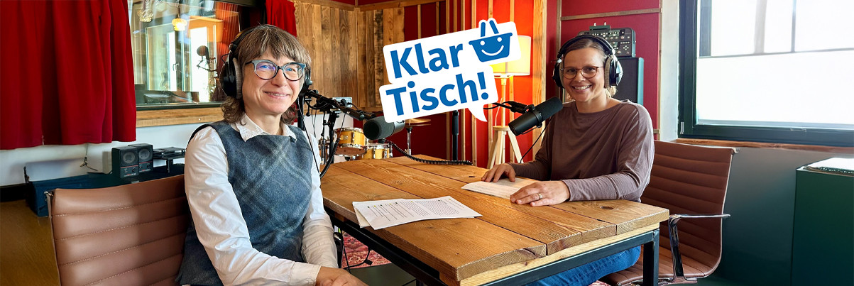 Podcastaufnahme mit Gästin im Aufnahmestudio