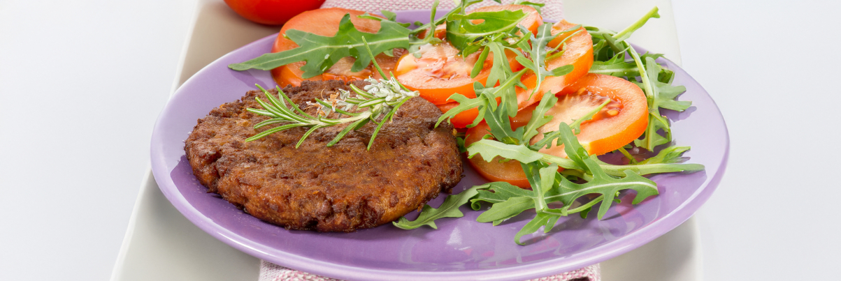 Veganes Schnitzel auf einem Teller Veganes Schnitzel auf einem Teller